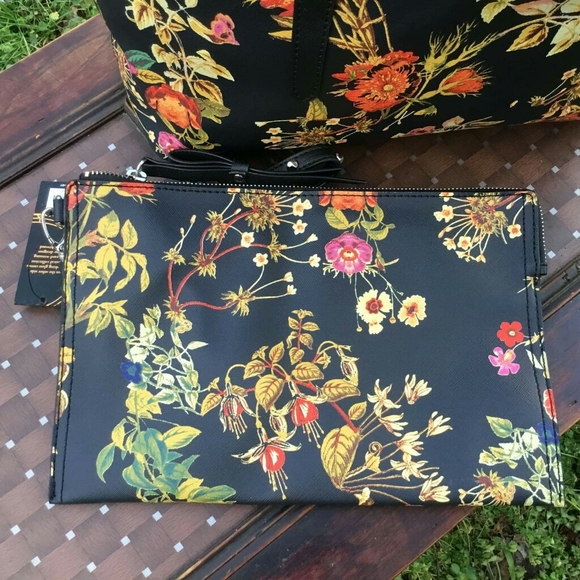 Alice Through the Looking Glass Handbag - Picture 6 of 8